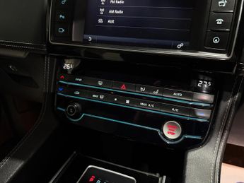 Jaguar F-Pace 2.0 D180 R-Sport SUV 5dr Diesel Auto AWD Euro 6 (s/s) (180 ps)