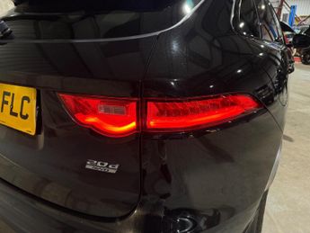 Jaguar F-Pace 2.0 D180 R-Sport SUV 5dr Diesel Auto AWD Euro 6 (s/s) (180 ps)