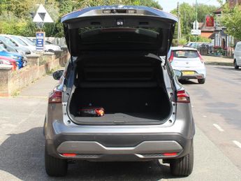 Nissan Qashqai 1.3 DIG-T MHEV N-Connecta SUV 5dr Petrol Hybrid XTRON Euro 6 (s/