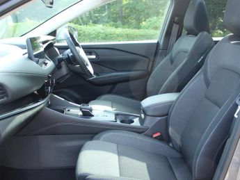 Nissan Qashqai 1.3 DIG-T MHEV N-Connecta SUV 5dr Petrol Hybrid XTRON Euro 6 (s/