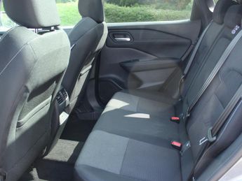 Nissan Qashqai 1.3 DIG-T MHEV N-Connecta SUV 5dr Petrol Hybrid XTRON Euro 6 (s/