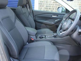 Nissan Qashqai 1.3 DIG-T MHEV N-Connecta SUV 5dr Petrol Hybrid XTRON Euro 6 (s/