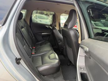 Volvo XC60 2.4 D5 SE SUV 5dr Diesel Geartronic AWD Euro 4 (205 ps)
