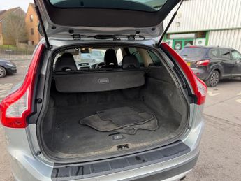 Volvo XC60 2.4 D5 SE SUV 5dr Diesel Geartronic AWD Euro 4 (205 ps)
