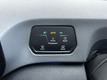 Volkswagen ID.3 Pro 58kWh Life Hatchback 5dr Electric Auto (145 ps)