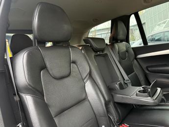 Volvo XC90 2.0 D5 PowerPulse Momentum Pro SUV 5dr Diesel Auto 4WD Euro 6 (s