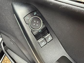 Ford Fiesta 1.0T EcoBoost Zetec Hatchback 5dr Petrol Auto Euro 6 (s/s) (100 