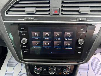 Volkswagen Tiguan 2.0 TSI SEL SUV 5dr Petrol DSG 4Motion Euro 6 (s/s) (180 ps)