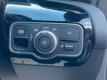 Mercedes-Benz A Class 1.3 A180 AMG Line (Executive) Hatchback 5dr Petrol 7G-DCT Euro 6