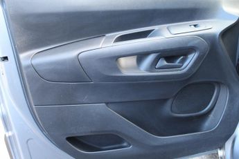 Peugeot e-Partner PROFESSIONAL PREMIUM 800 50 KWH 135 ELECTRIC AUTOMATIC A/C SWB