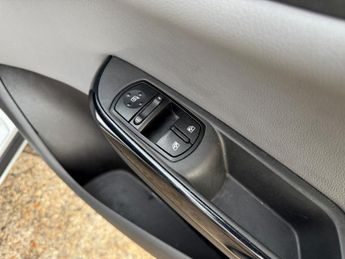 Vauxhall Corsa 1.4i SE Hatchback 5dr Petrol Auto Euro 6 (90 ps)