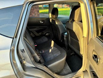 Nissan Qashqai 1.5 dCi n-tec+ SUV 5dr Diesel Manual 2WD Euro 5 (110 ps)