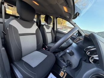 Dacia Duster 1.5 dCi Laureate SUV 5dr Diesel EDC Euro 6 (s/s) (110 ps)