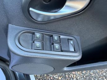 Dacia Duster 1.5 dCi Laureate SUV 5dr Diesel EDC Euro 6 (s/s) (110 ps)