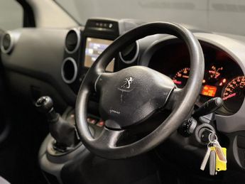 Peugeot Partner Peugeot Partner 850 1.6 BlueHDi 100 Professional NO VAT 