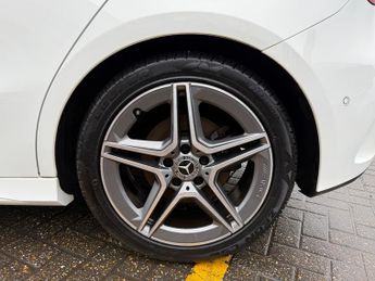 Mercedes-Benz A Class 2.0 A250 AMG Line (Executive) Hatchback 5dr Petrol 7G-DCT Euro 6