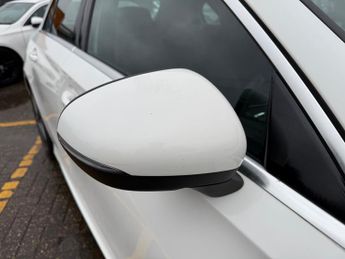 Mercedes-Benz A Class 2.0 A250 AMG Line (Executive) Hatchback 5dr Petrol 7G-DCT Euro 6