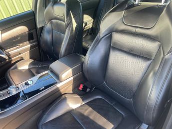 Jaguar XF 3.0d S V6 Portfolio Saloon 4dr Diesel Auto Euro 5 (275 ps)
