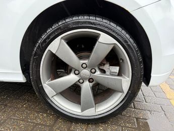 Audi A1 1.4 TFSI Black Edition Hatchback 3dr Petrol S Tronic Euro 5 (185