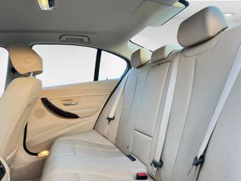 BMW 3 Series 2.0 325d Luxury Auto Euro 5 (s/s) 4dr