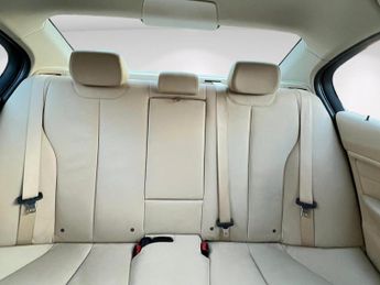 BMW 3 Series 2.0 325d Luxury Auto Euro 5 (s/s) 4dr