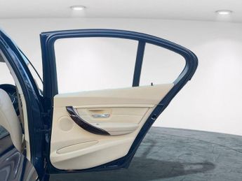 BMW 3 Series 2.0 325d Luxury Auto Euro 5 (s/s) 4dr