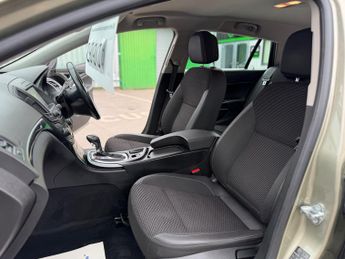 Vauxhall Insignia 1.6 CDTi Tech Line Sports Tourer 5dr Diesel Auto Euro 6 (136 ps)