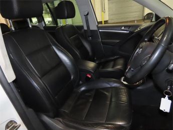 Volkswagen Tiguan 2.0 TDI BlueMotion Tech Sport SUV 5dr Diesel DSG 4WD Euro 5 (s/s
