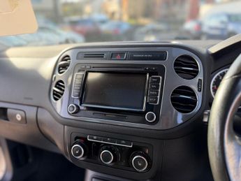 Volkswagen Tiguan 2.0 TDI BlueMotion Tech Sport SUV 5dr Diesel DSG 4WD Euro 5 (s/s