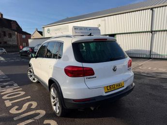 Volkswagen Tiguan 2.0 TDI BlueMotion Tech Sport SUV 5dr Diesel DSG 4WD Euro 5 (s/s