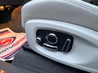 Jaguar F-Pace 3.0 D300 V6 Portfolio SUV 5dr Diesel Auto AWD Euro 6 (s/s) (300 