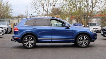 Volkswagen Touareg 3.0 TDI V6 BlueMotion Tech R-Line SUV 5dr Diesel Tiptronic 4WD E