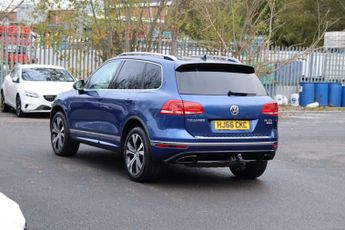 Volkswagen Touareg 3.0 TDI V6 BlueMotion Tech R-Line SUV 5dr Diesel Tiptronic 4WD E
