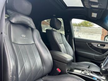 Infiniti FX 3.0 30d V6 GT SUV 5dr Diesel Auto 4WD Euro 5 (238 ps)