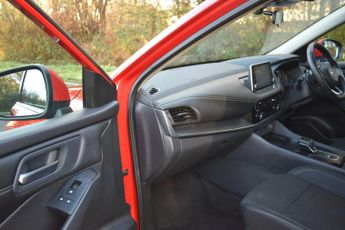 Nissan Qashqai 1.3 DIG-T MHEV Acenta Premium XTRON Euro 6 (s/s) 5dr