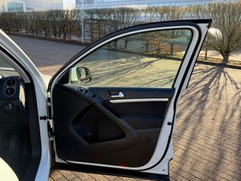 Volkswagen Tiguan 2.0 TDI BlueMotion Tech Match Edition SUV 5dr Diesel DSG 4WD Eur