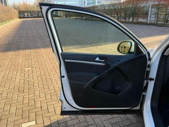 Volkswagen Tiguan 2.0 TDI BlueMotion Tech Match Edition SUV 5dr Diesel DSG 4WD Eur