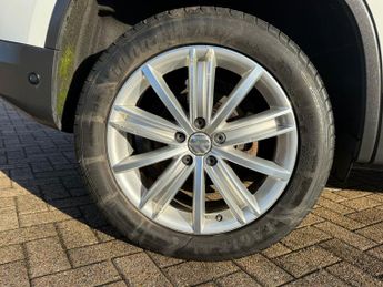 Volkswagen Tiguan 2.0 TDI BlueMotion Tech Match Edition SUV 5dr Diesel DSG 4WD Eur