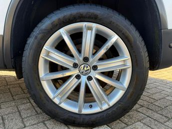 Volkswagen Tiguan 2.0 TDI BlueMotion Tech Match Edition SUV 5dr Diesel DSG 4WD Eur