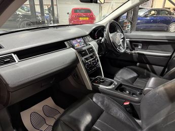 Land Rover Discovery Sport 2.0 TD4 HSE Black SUV 5dr Diesel Auto 4WD Euro 6 (s/s) (180 ps)