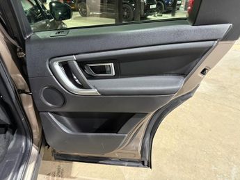 Land Rover Discovery Sport 2.0 TD4 HSE Black SUV 5dr Diesel Auto 4WD Euro 6 (s/s) (180 ps)