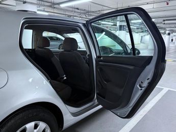 Volkswagen Golf 1.6 FSI S Hatchback 5dr Petrol Automatic (180 g/km, 113 bhp)