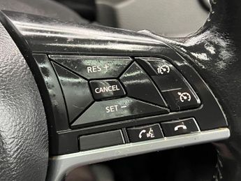 Nissan Qashqai 1.2 DIG-T N-Connecta XTRON Euro 6 (s/s) 5dr