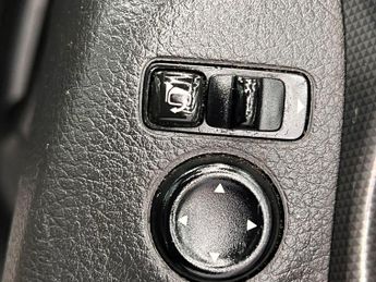 Nissan Qashqai 1.2 DIG-T N-Connecta XTRON Euro 6 (s/s) 5dr