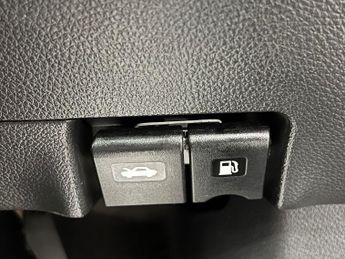 Nissan Qashqai 1.2 DIG-T N-Connecta XTRON Euro 6 (s/s) 5dr