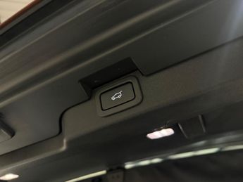 Land Rover Discovery 2.0 SD4 HSE SUV 5dr Diesel Auto 4WD Euro 6 (s/s) (240 ps)