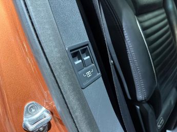 Land Rover Discovery 2.0 SD4 HSE SUV 5dr Diesel Auto 4WD Euro 6 (s/s) (240 ps)