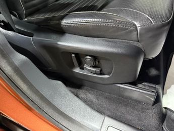 Land Rover Discovery 2.0 SD4 HSE SUV 5dr Diesel Auto 4WD Euro 6 (s/s) (240 ps)