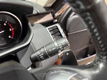 Land Rover Discovery 2.0 SD4 HSE SUV 5dr Diesel Auto 4WD Euro 6 (s/s) (240 ps)