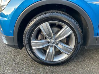 Volkswagen Tiguan SEL 2.0 TSi 4Motion 5 Dr Euro 6 SUV Petrol DSG (s/s) (180)